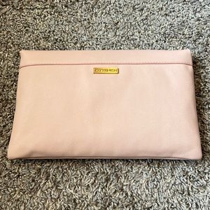 Kittenish clutch